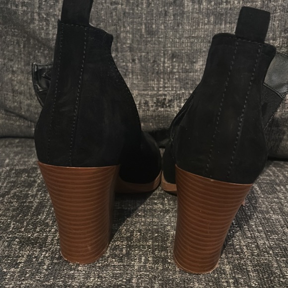 Black suede heeled booties - Picture 2 of 2